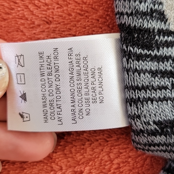 DISNEY Tim Burton'sTHE NIGHTMARE BEFORE CHRISTMAS Jack Skellington scarf - Picture 9 of 10